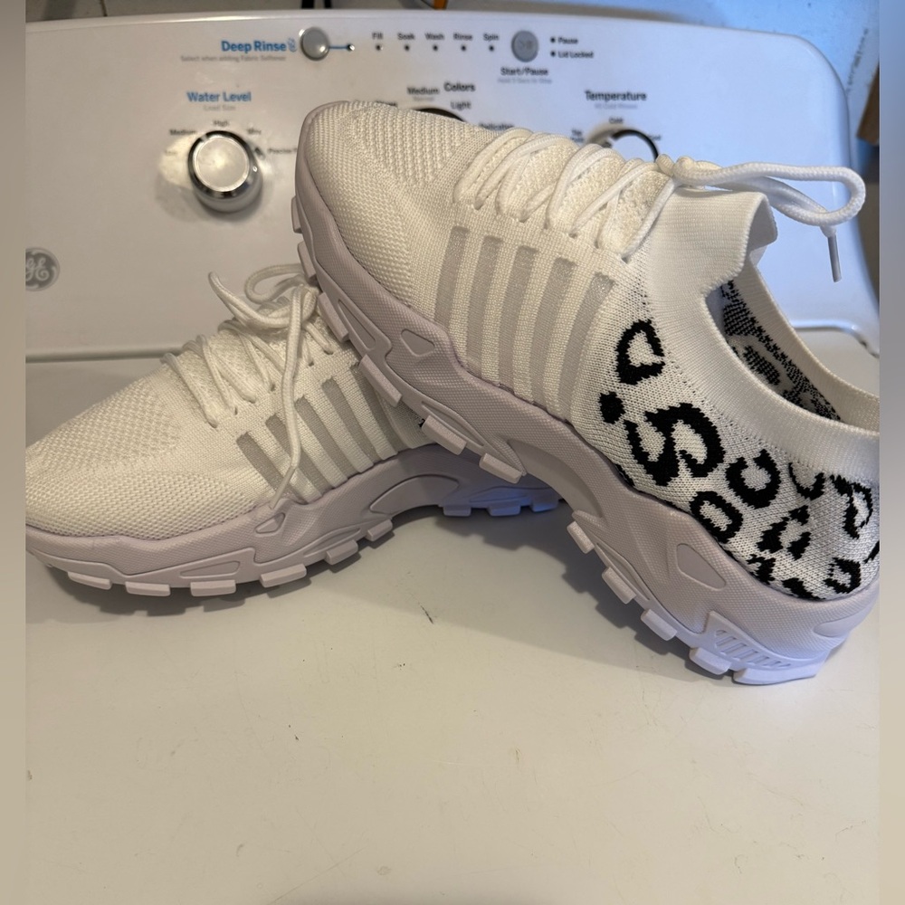 Women's White Sneakers size 11 - Picture 5 of 8